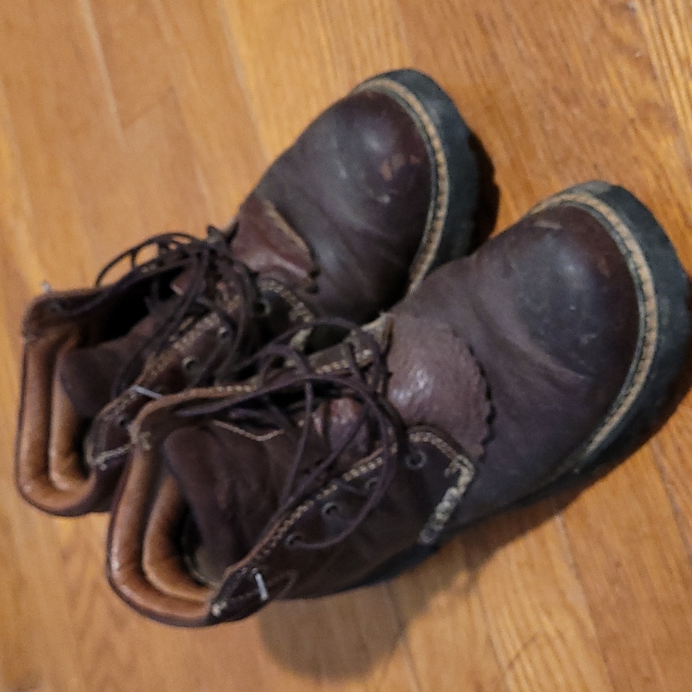 Ariat lace up boots